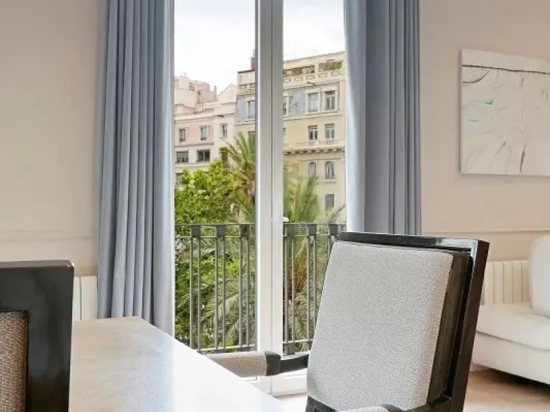 Amplio apartamento renovado en Avinguda Diagonal, junto a Turó Parc, Barcelona