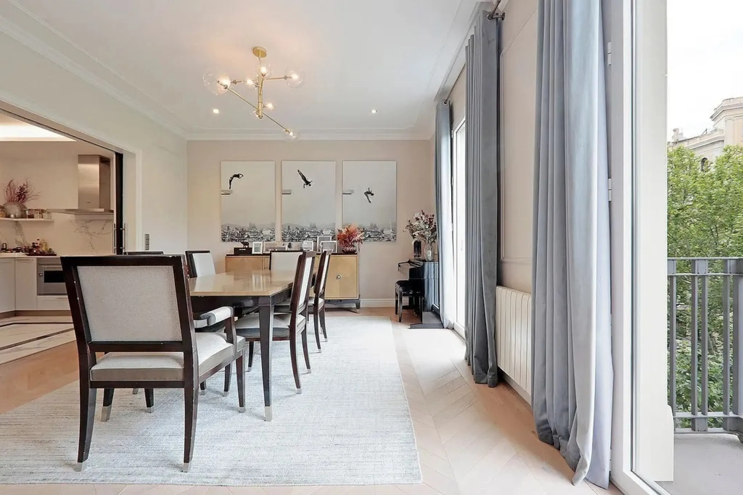 Amplio apartamento renovado en Avinguda Diagonal, junto a Turó Parc, Barcelona