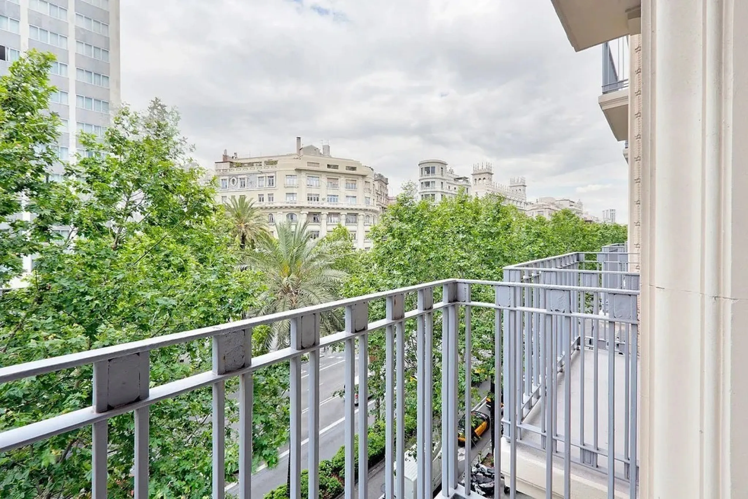 Amplio apartamento renovado en Avinguda Diagonal, junto a Turó Parc, Barcelona