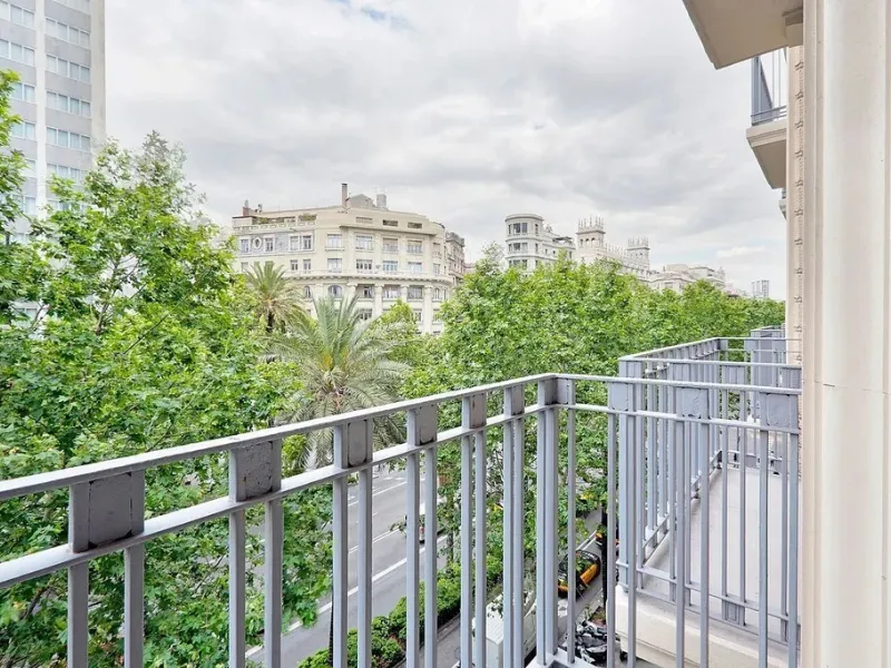 Amplio apartamento renovado en Avinguda Diagonal, junto a Turó Parc, Barcelona