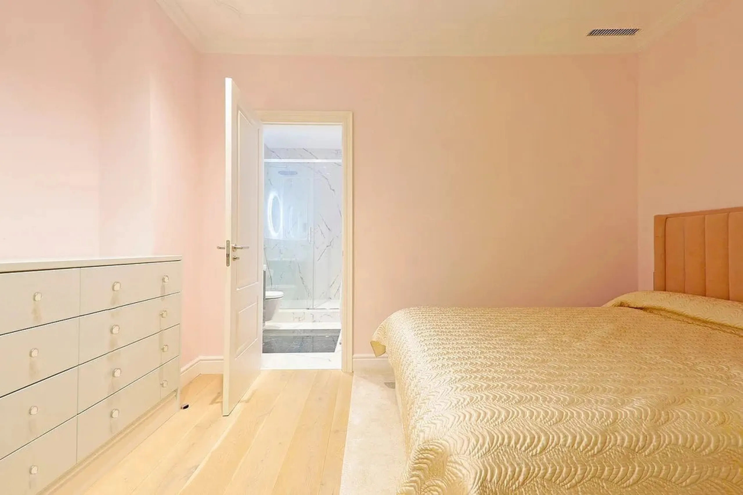 Amplio apartamento renovado en Avinguda Diagonal, junto a Turó Parc, Barcelona
