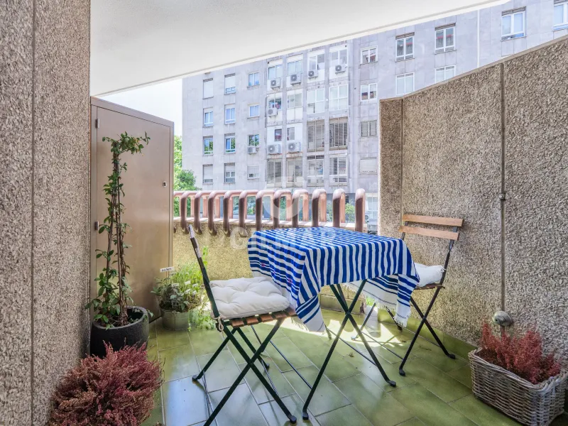 Apartment in Nueva España - Madrid