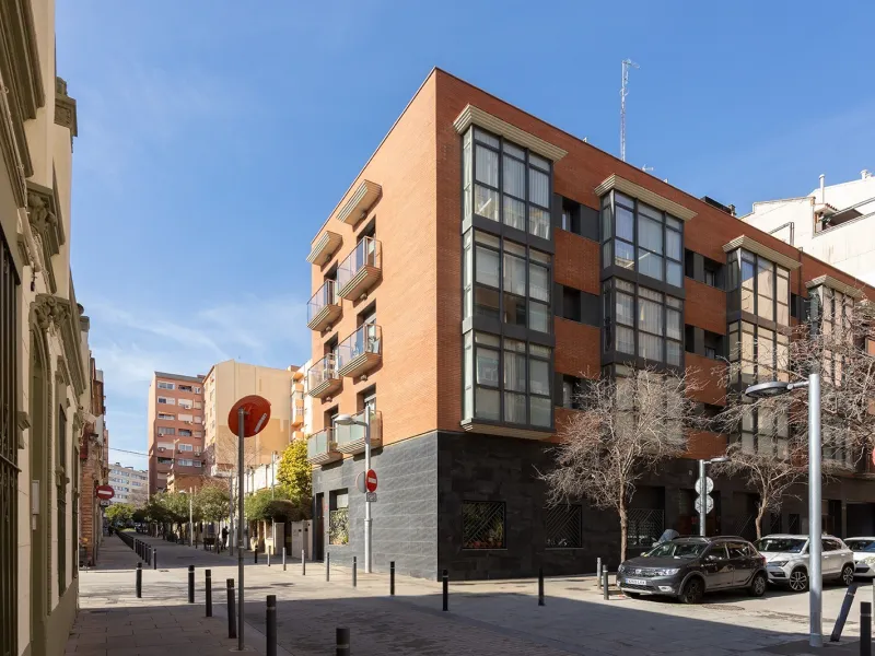 Stylish Bright Duplex with a Terrace in Quiet Les Corts, Barcelona 