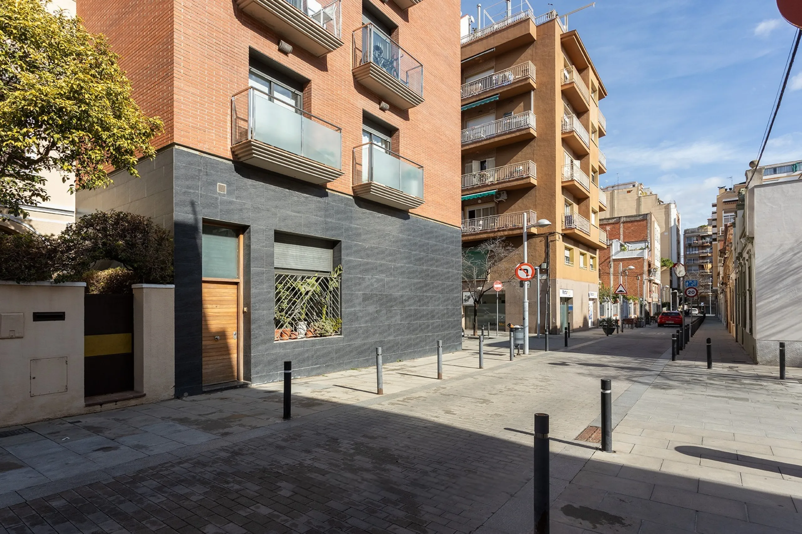 Stylish Bright Duplex with a Terrace in Quiet Les Corts, Barcelona 
