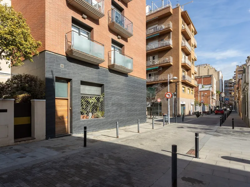 Stylish Bright Duplex with a Terrace in Quiet Les Corts, Barcelona 