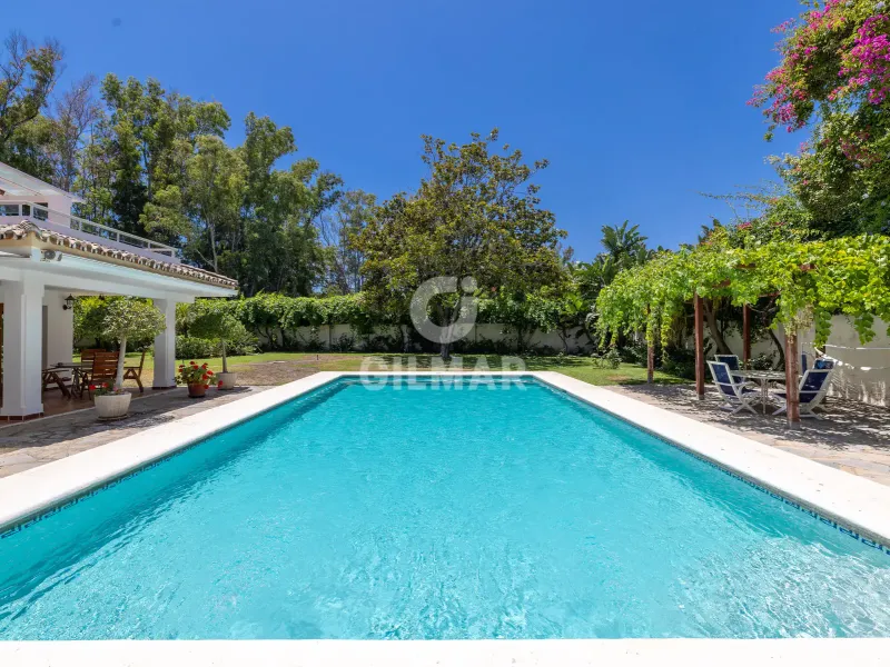 Villa in Estepona Este - Málaga