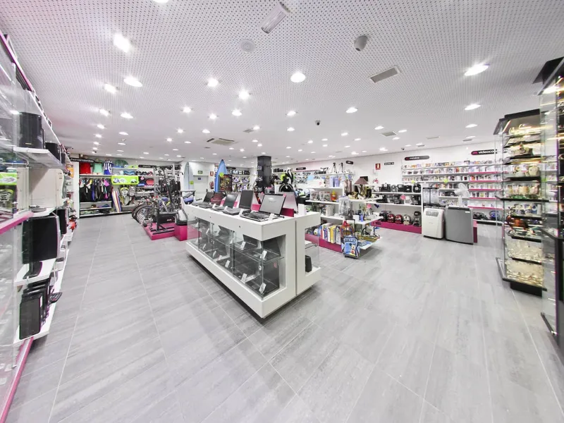 Local comercial con inquilino (tienda de electrónica) en Barcelona