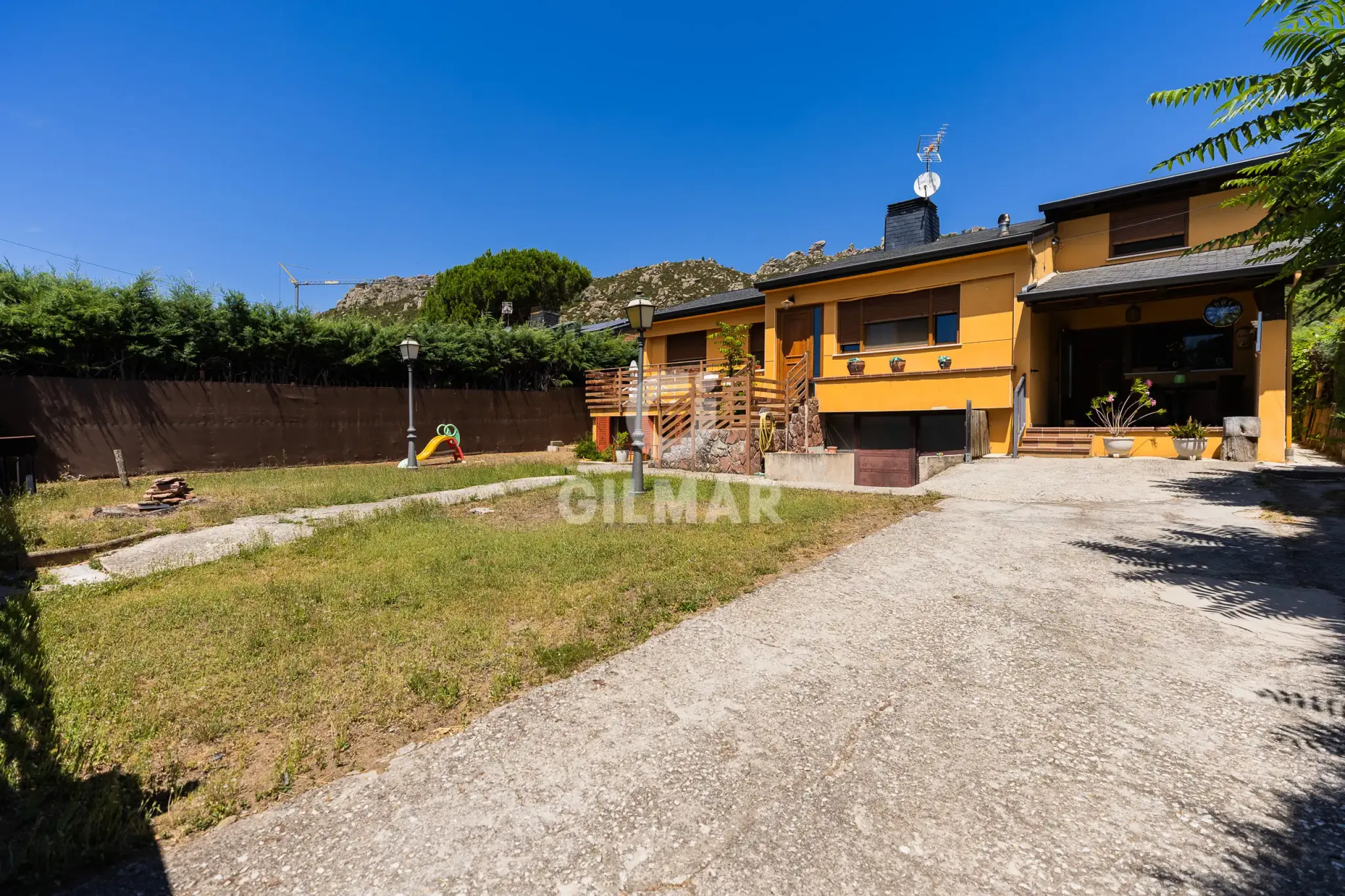 Villa in Collado Mediano / Becerril - Madrid