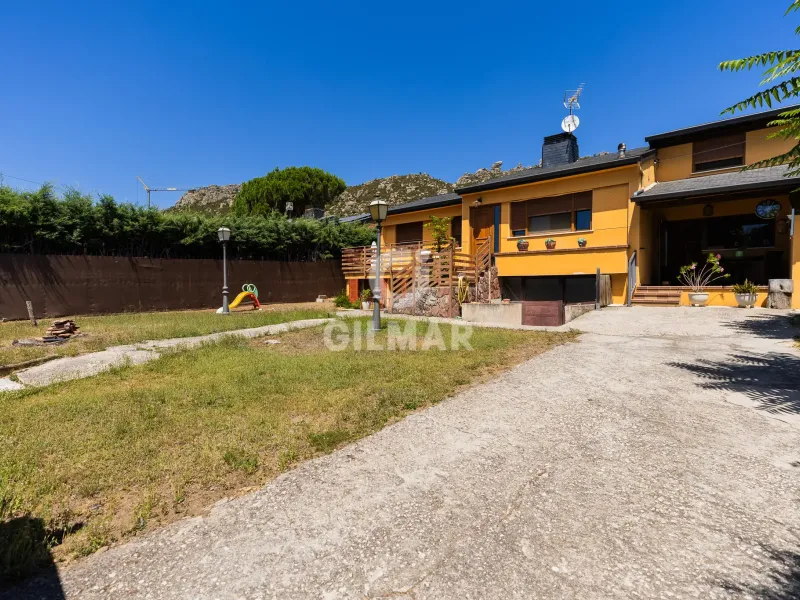 Villa in Collado Mediano / Becerril - Madrid