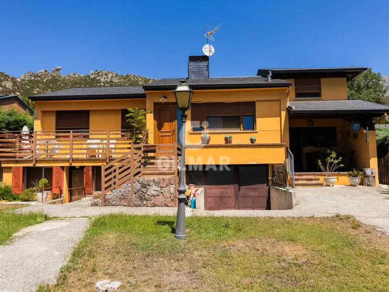 Villa in Collado Mediano / Becerril - Madrid