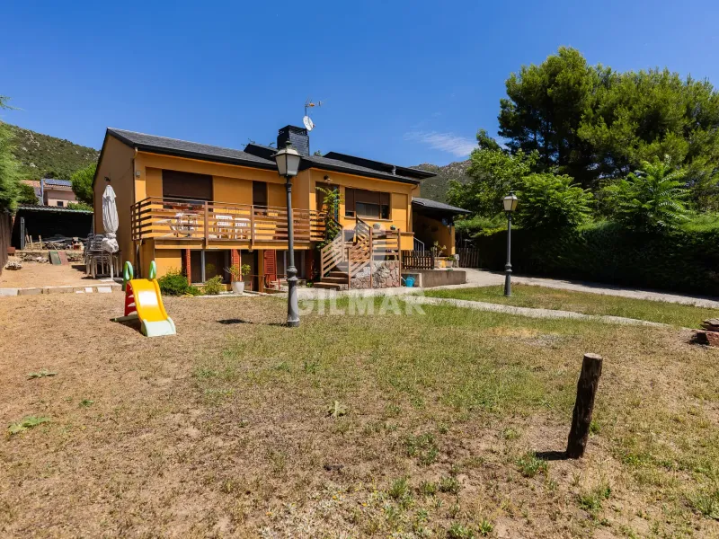Villa in Collado Mediano / Becerril - Madrid