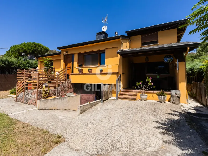 Villa in Collado Mediano / Becerril - Madrid
