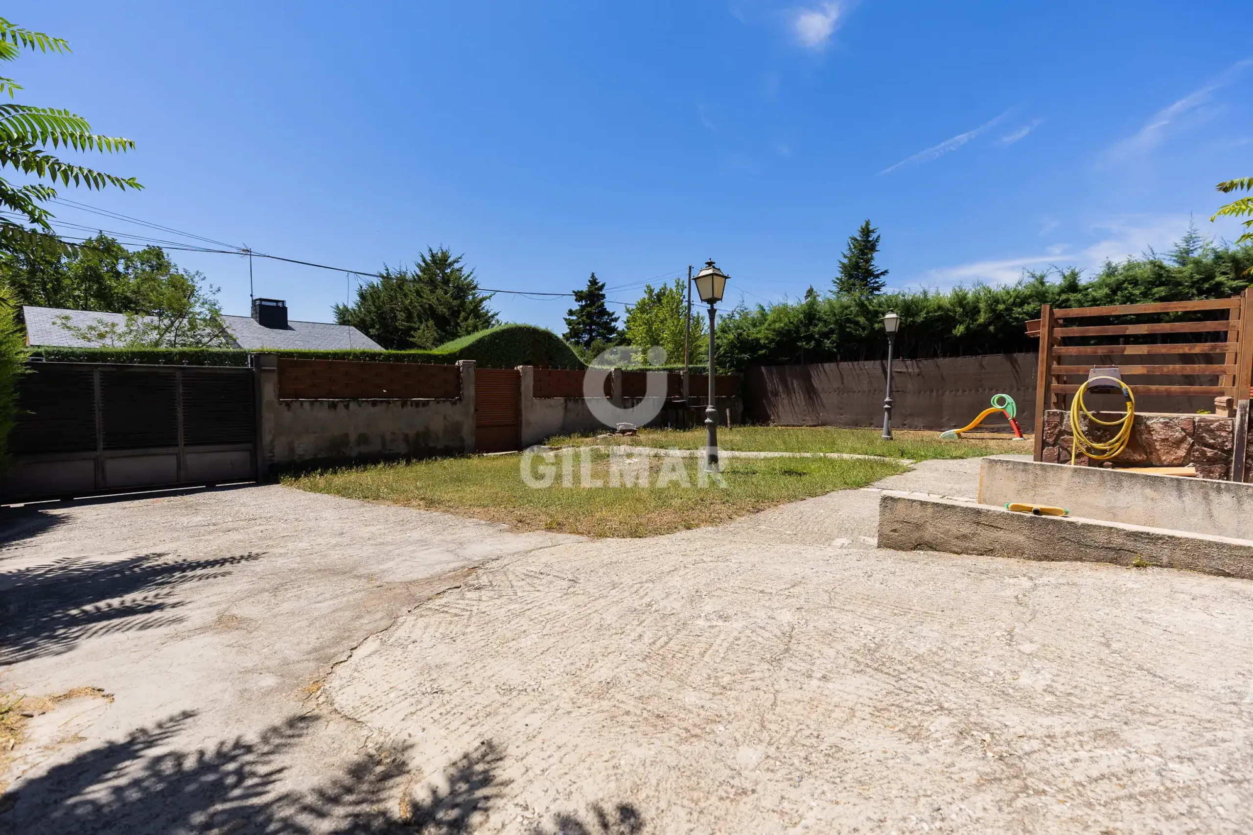 Villa in Collado Mediano / Becerril - Madrid