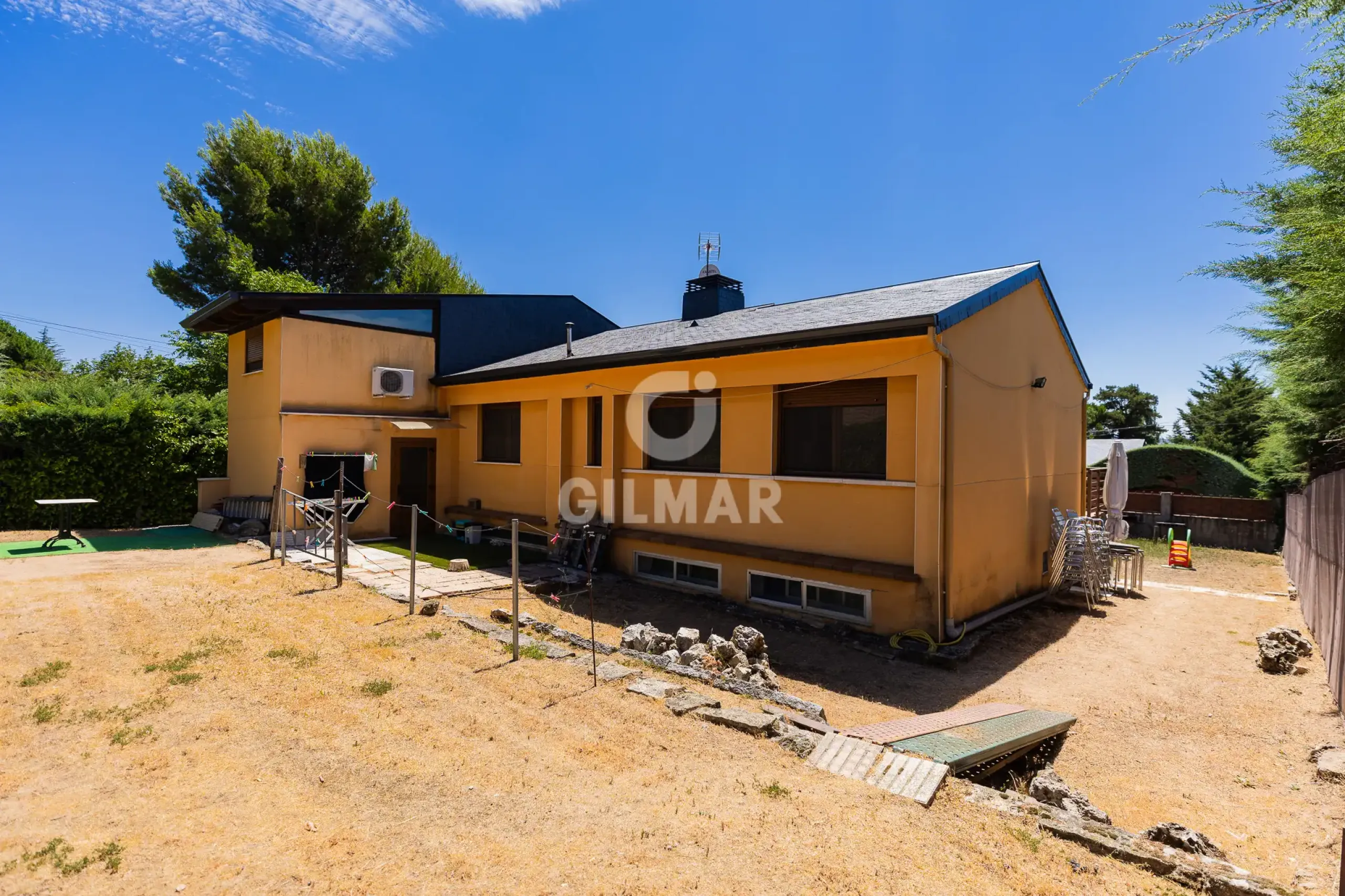 Villa in Collado Mediano / Becerril - Madrid