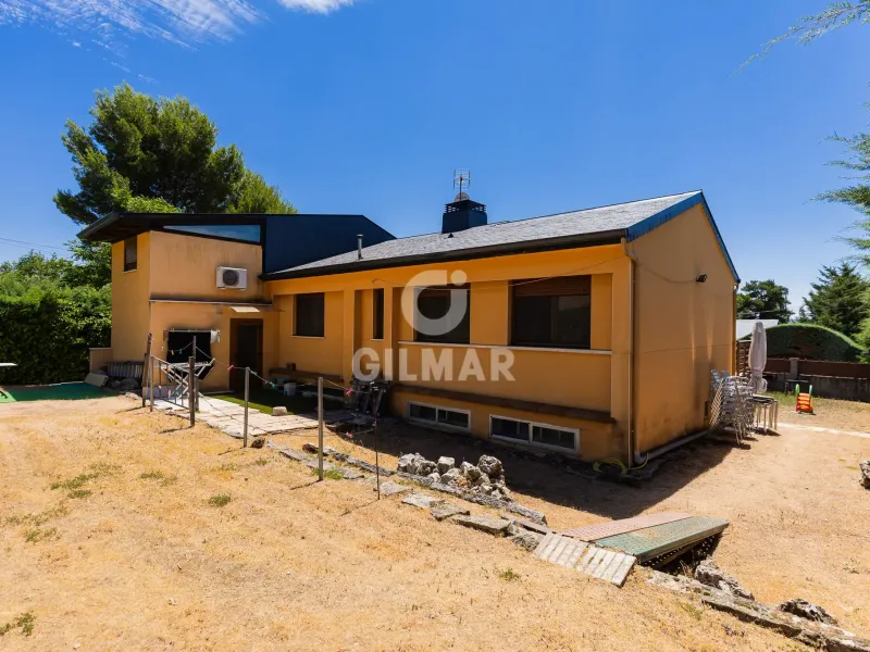 Villa in Collado Mediano / Becerril - Madrid