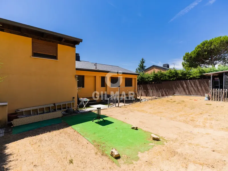Villa in Collado Mediano / Becerril - Madrid