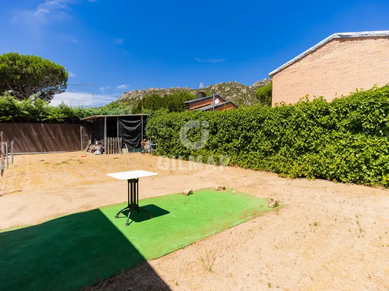 Villa in Collado Mediano / Becerril - Madrid