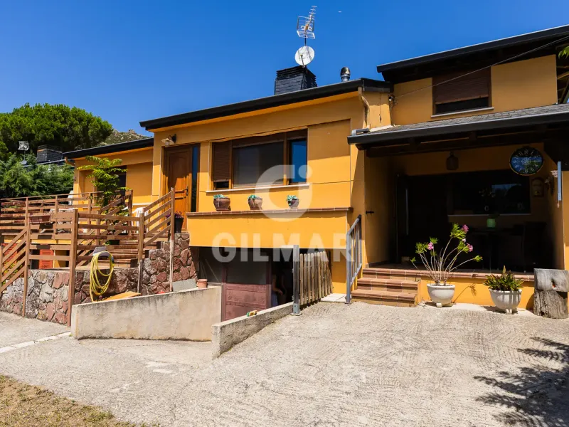 Villa in Collado Mediano / Becerril - Madrid