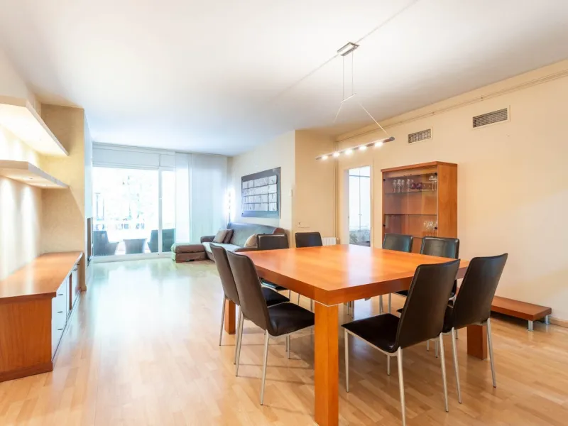 Piso elegante con terraza en Eixample, Barcelona