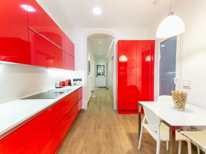 Piso con terraza privada en un edificio clásico del barrio de Sant Antoni, Barcelona