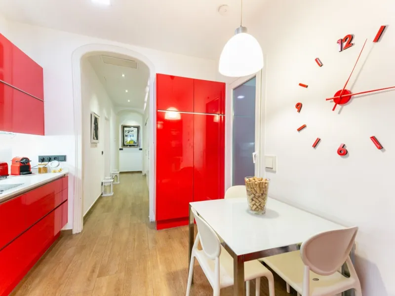Piso con terraza privada en un edificio clásico del barrio de Sant Antoni, Barcelona