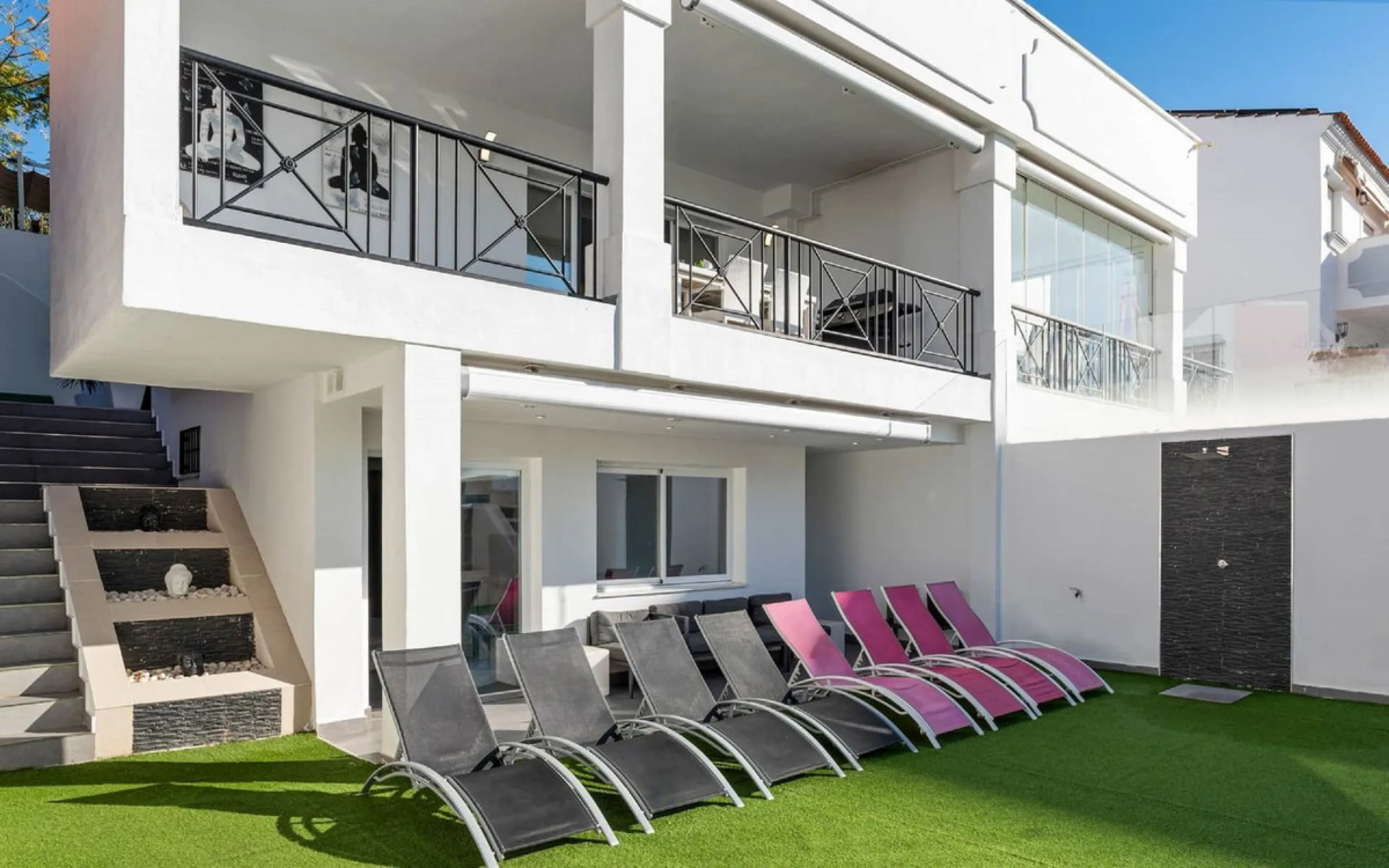 House - Semi-Detached House в продаже в Marbella, Málaga. В доме 6 спален и 4 ванных комнат. Площадь дома 358 м²