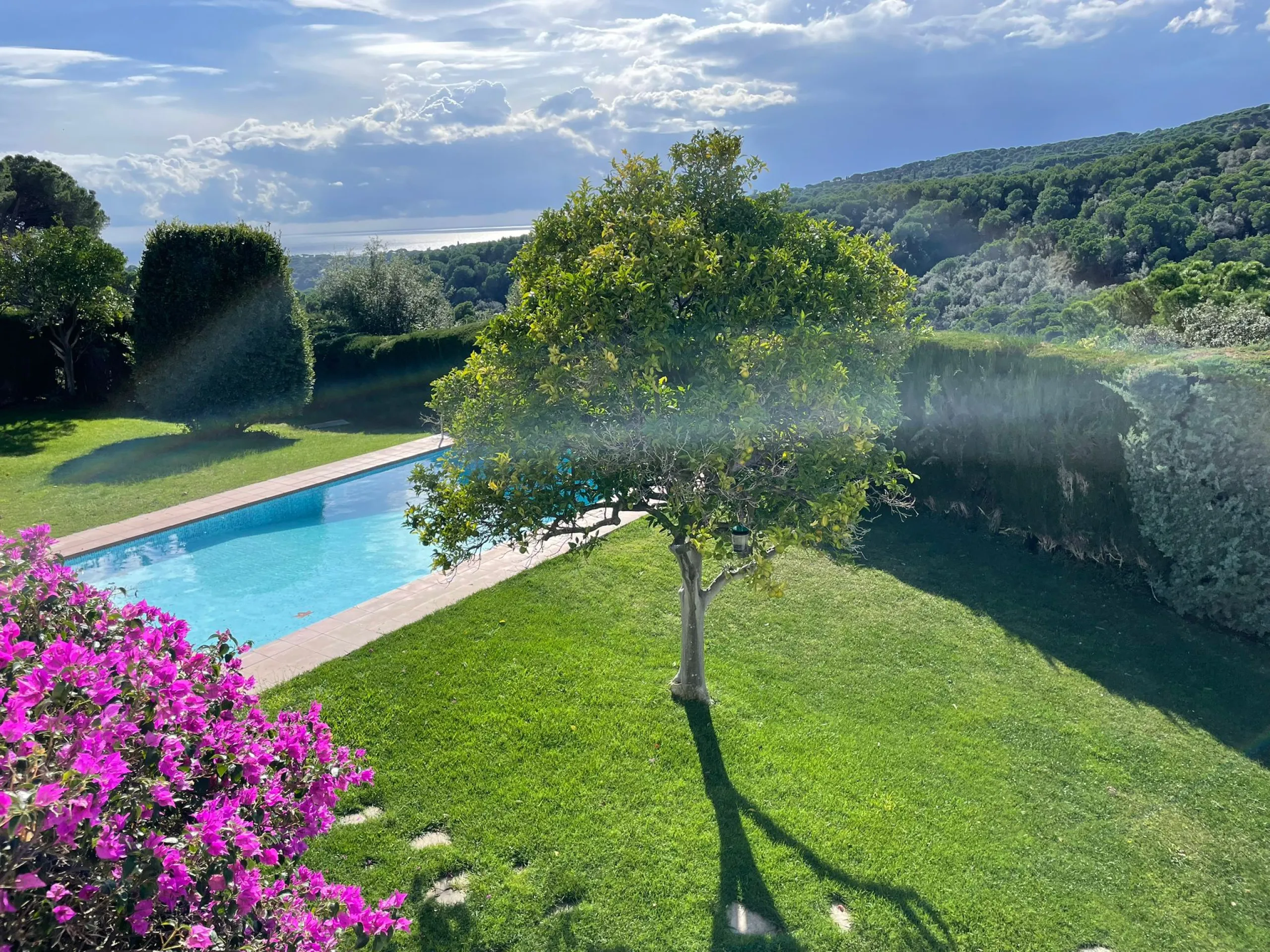 Finca histórica única del siglo XIII en la Costa del Maresme — 28 hectáreas con vistas al mar, a solo 40 minutos de Barcelona