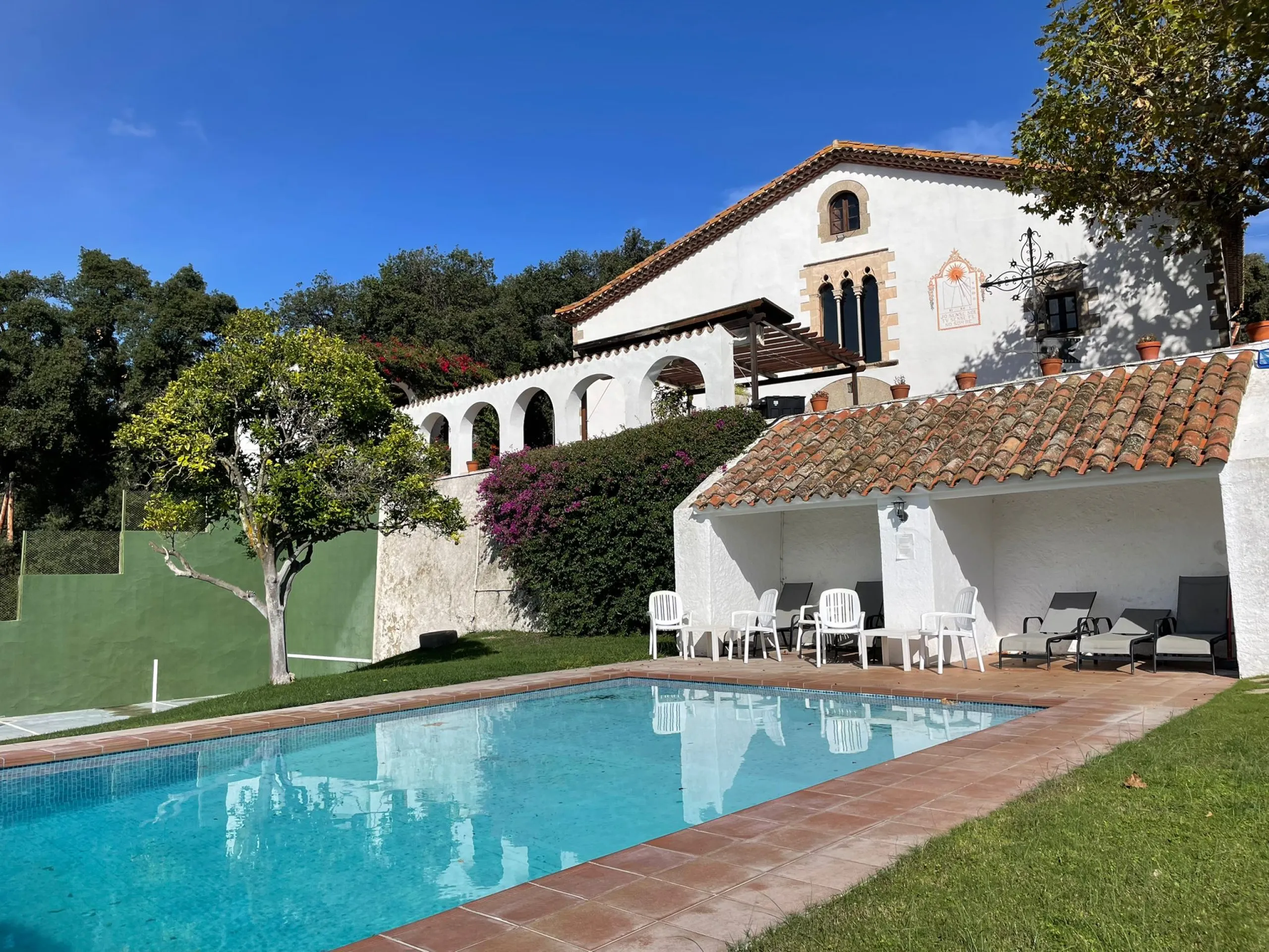 Finca histórica única del siglo XIII en la Costa del Maresme — 28 hectáreas con vistas al mar, a solo 40 minutos de Barcelona