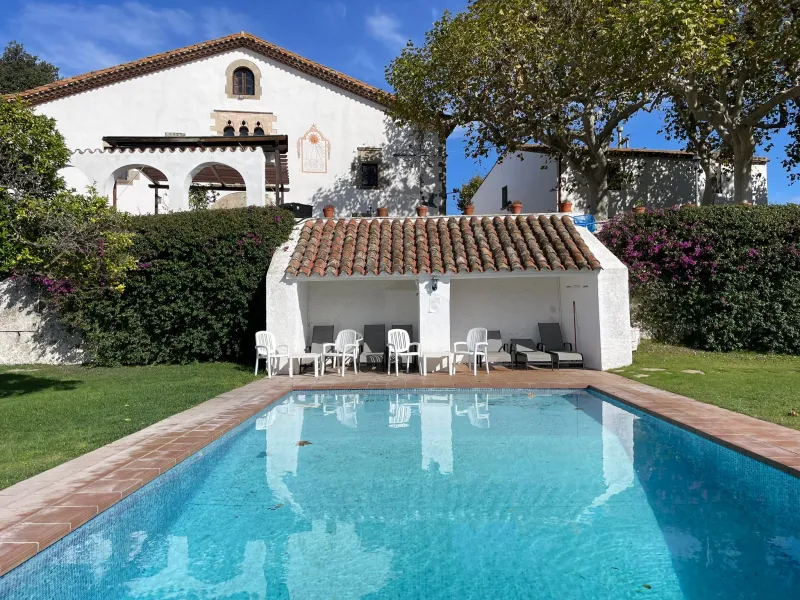 Finca histórica única del siglo XIII en la Costa del Maresme — 28 hectáreas con vistas al mar, a solo 40 minutos de Barcelona