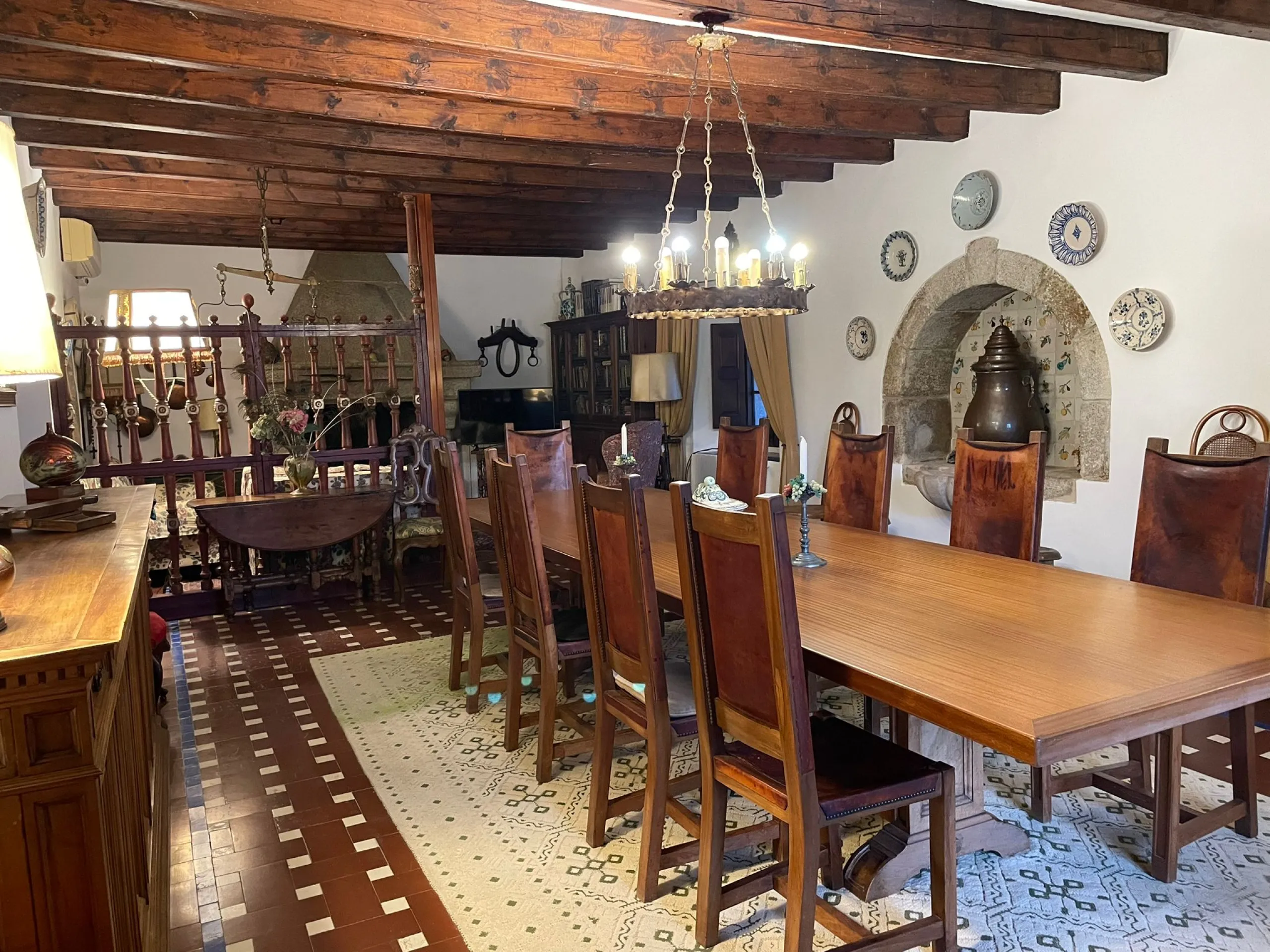 Finca histórica única del siglo XIII en la Costa del Maresme — 28 hectáreas con vistas al mar, a solo 40 minutos de Barcelona