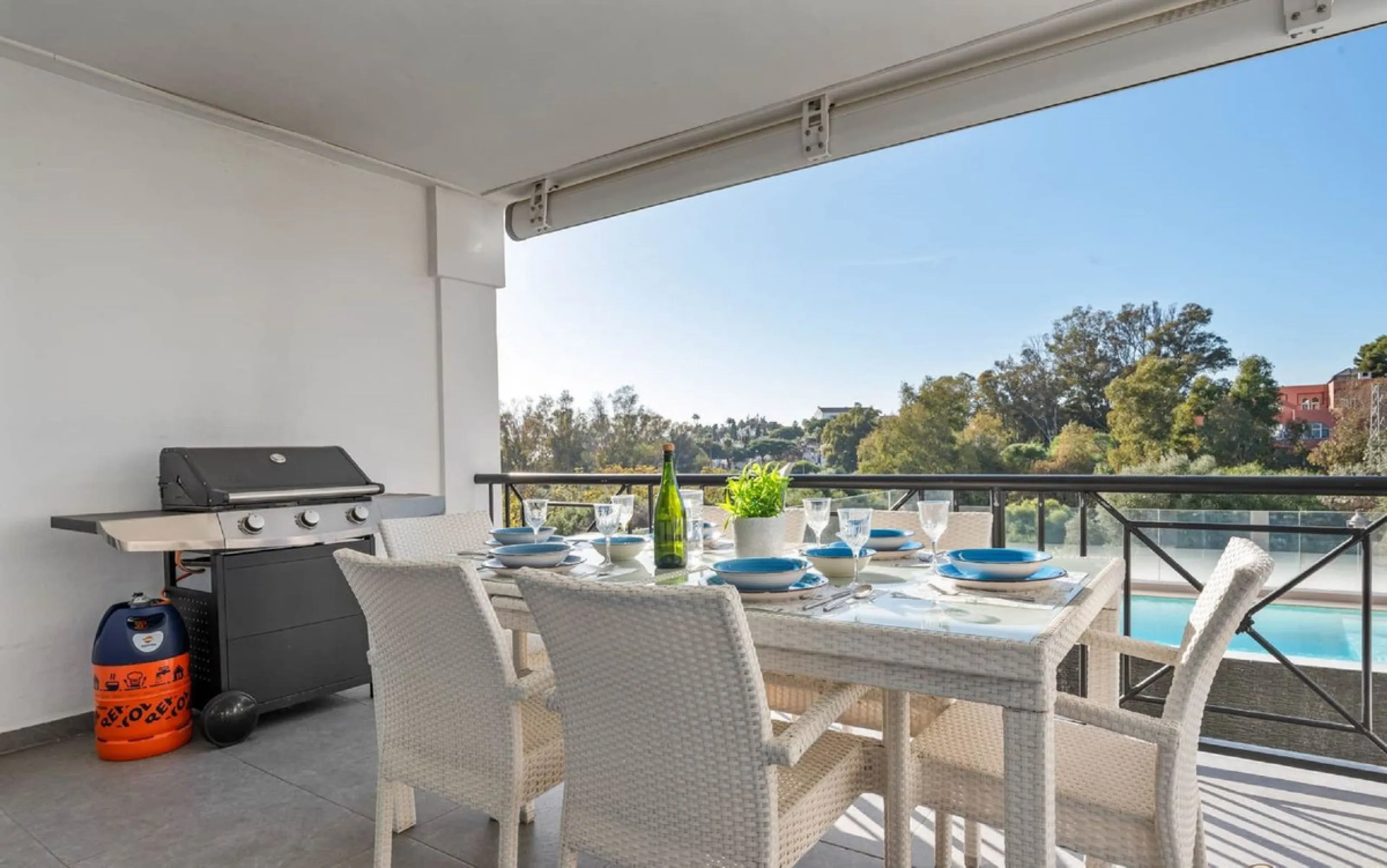 House - Semi-Detached House в продаже в Marbella, Málaga. В доме 6 спален и 4 ванных комнат. Площадь дома 358 м²
