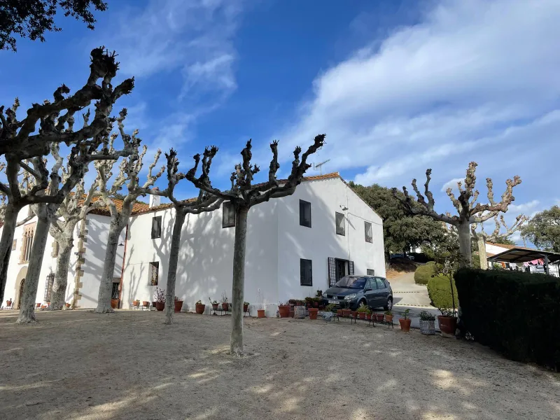 Finca histórica única del siglo XIII en la Costa del Maresme — 28 hectáreas con vistas al mar, a solo 40 minutos de Barcelona
