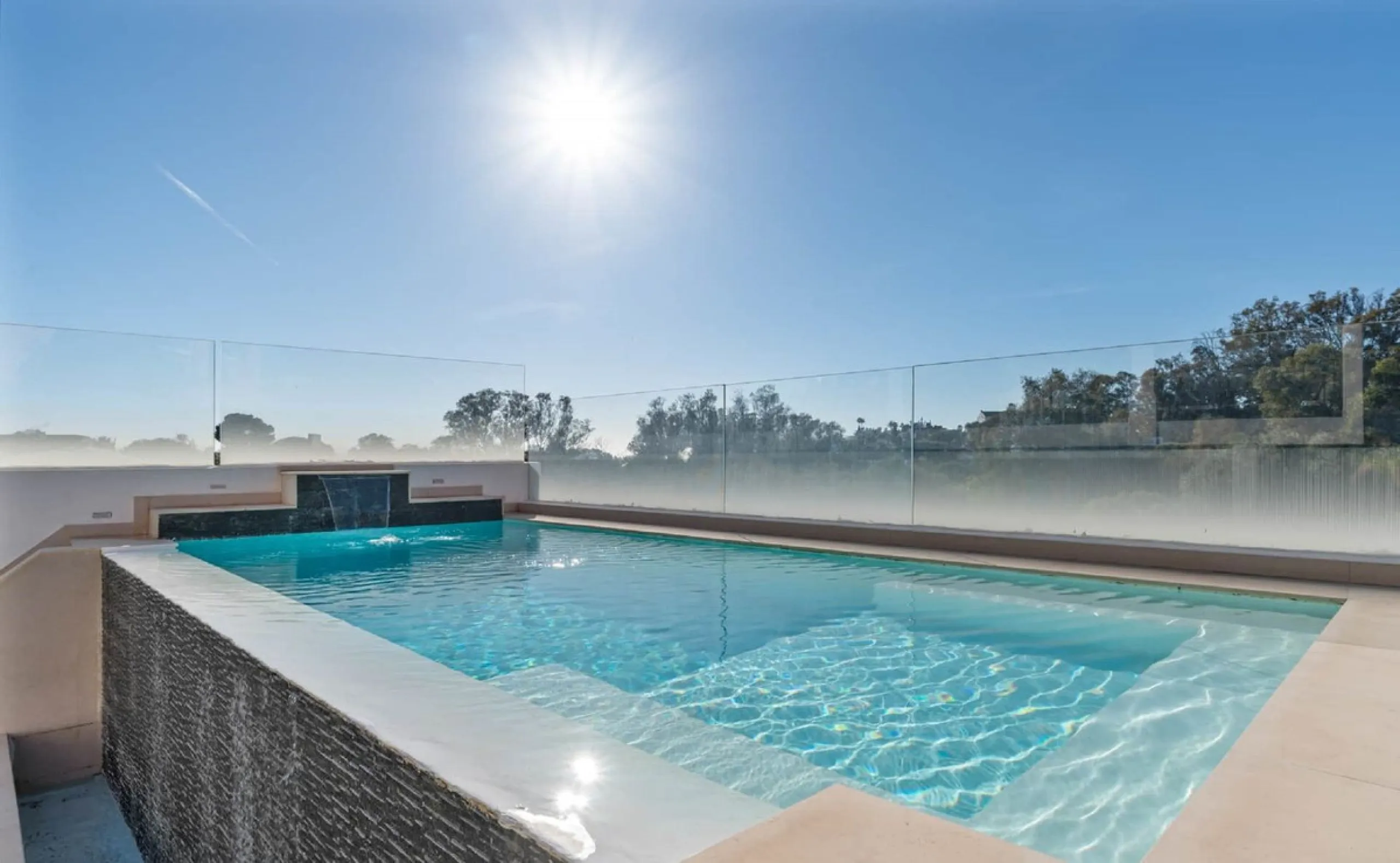 House - Semi-Detached House в продаже в Marbella, Málaga. В доме 6 спален и 4 ванных комнат. Площадь дома 358 м²