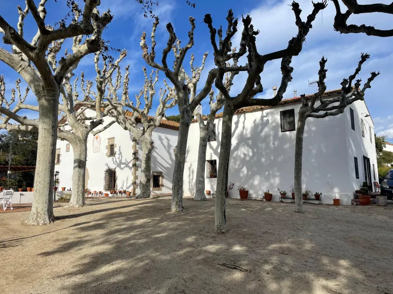 Finca histórica única del siglo XIII en la Costa del Maresme — 28 hectáreas con vistas al mar, a solo 40 minutos de Barcelona