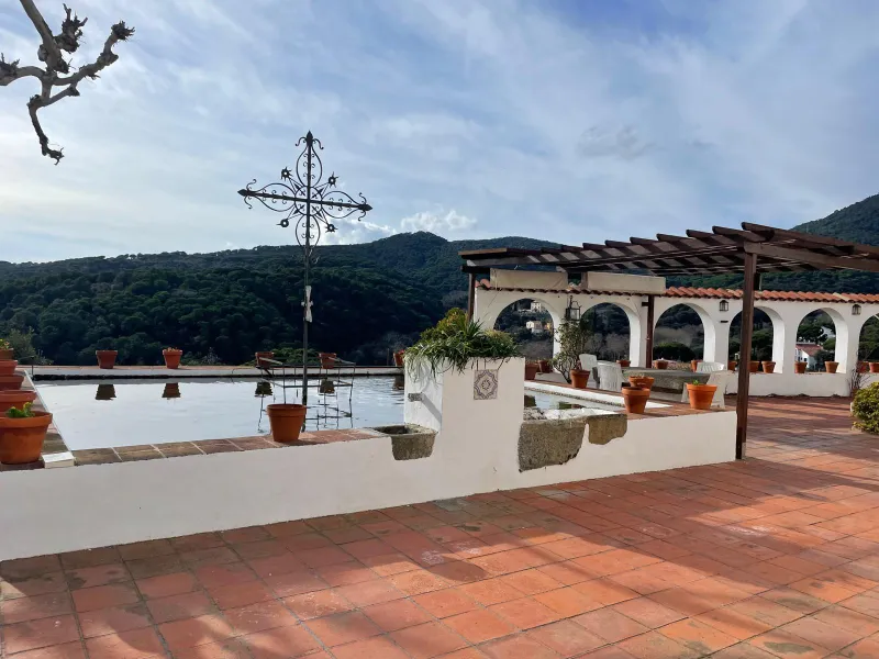 Finca histórica única del siglo XIII en la Costa del Maresme — 28 hectáreas con vistas al mar, a solo 40 minutos de Barcelona