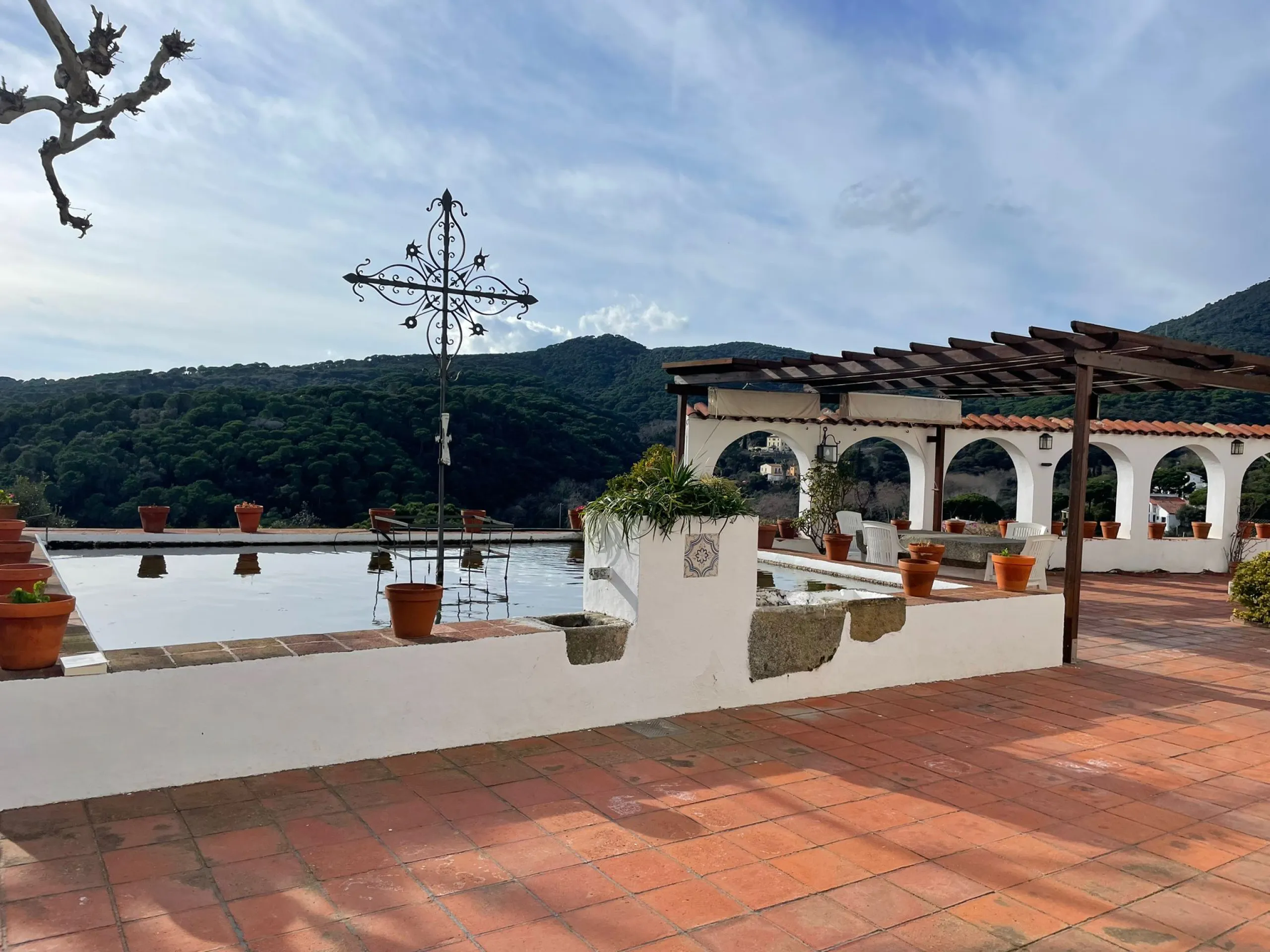 Finca histórica única del siglo XIII en la Costa del Maresme — 28 hectáreas con vistas al mar, a solo 40 minutos de Barcelona