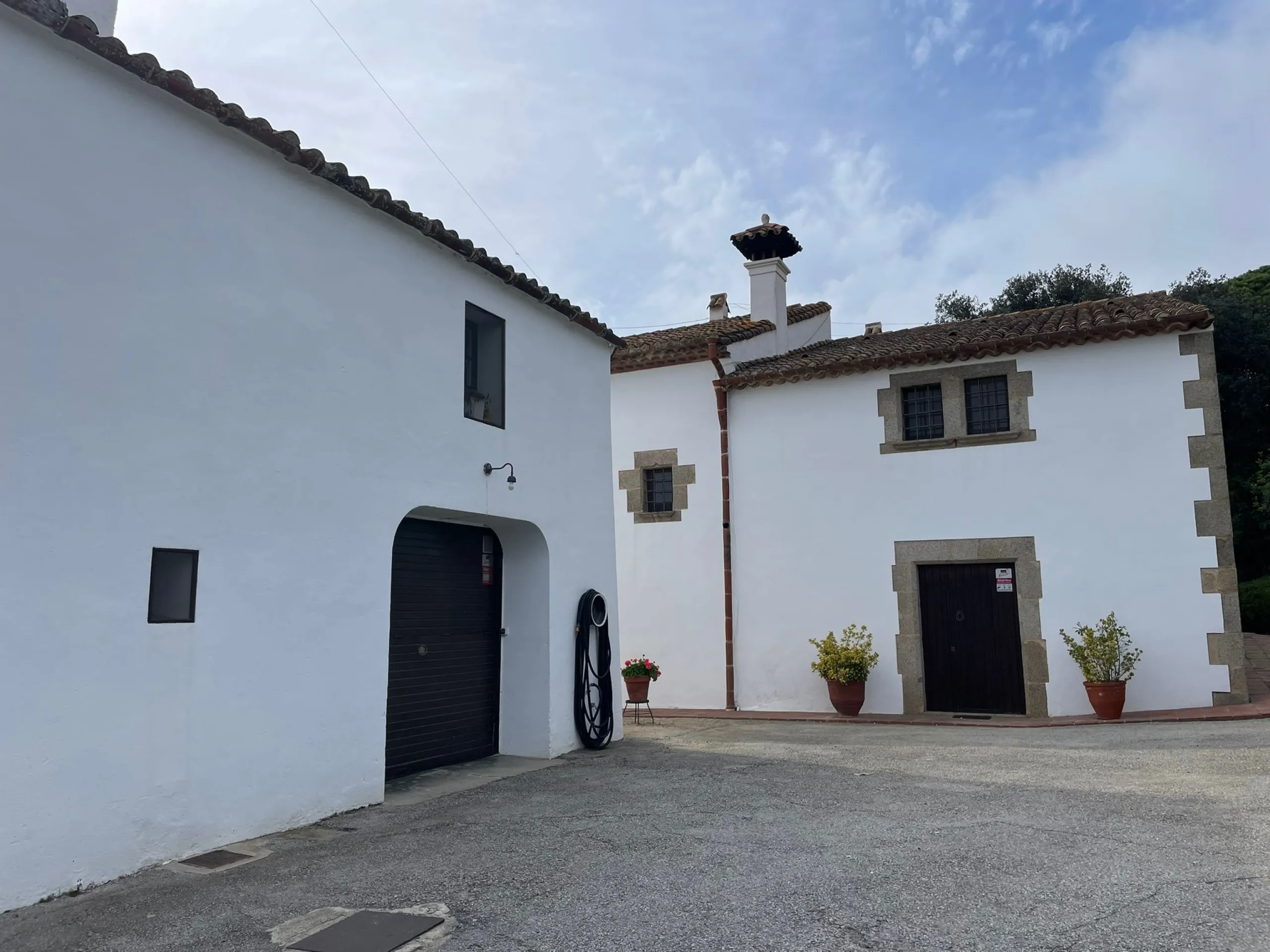 Finca histórica única del siglo XIII en la Costa del Maresme — 28 hectáreas con vistas al mar, a solo 40 minutos de Barcelona