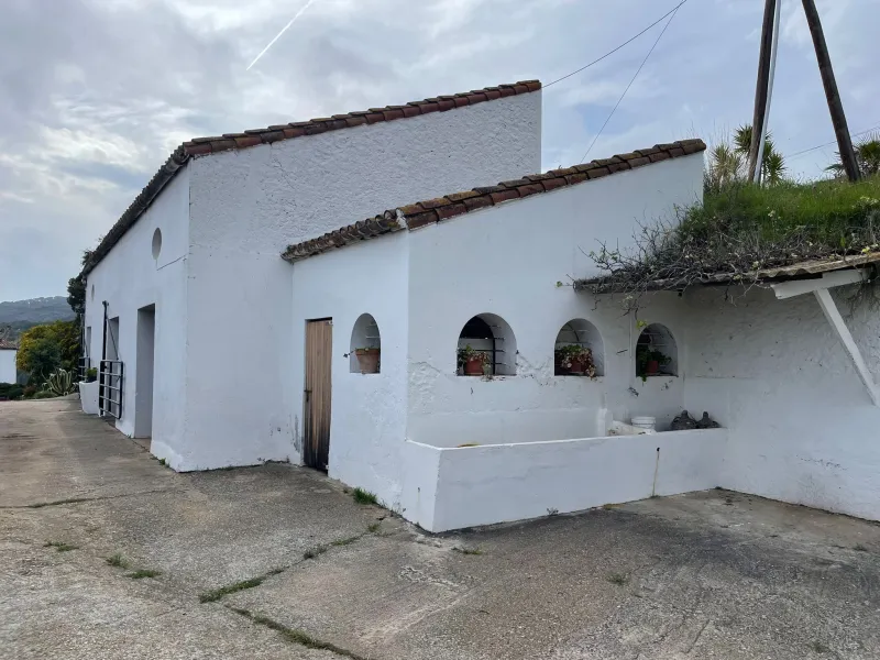 Finca histórica única del siglo XIII en la Costa del Maresme — 28 hectáreas con vistas al mar, a solo 40 minutos de Barcelona