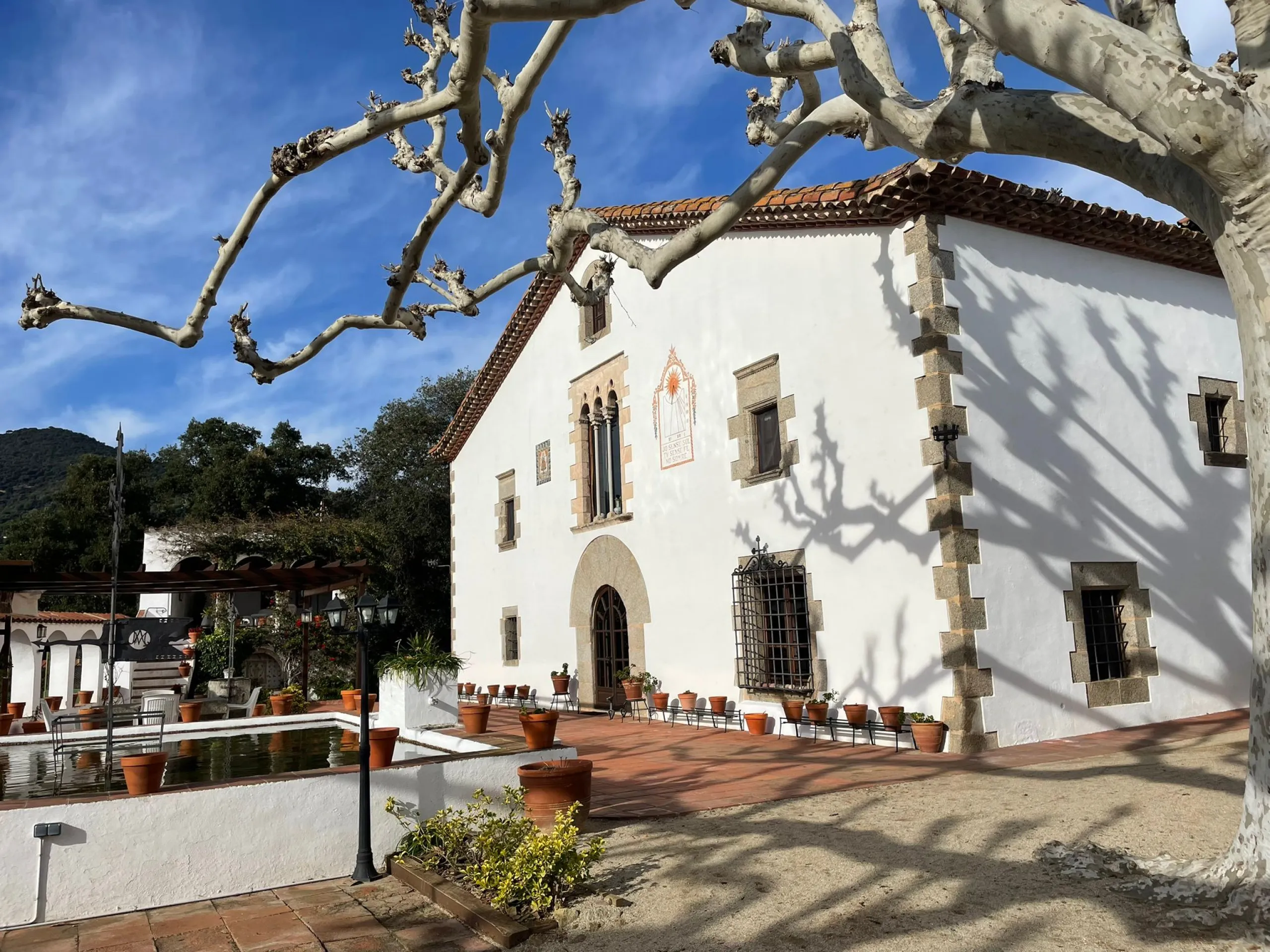 Finca histórica única del siglo XIII en la Costa del Maresme — 28 hectáreas con vistas al mar, a solo 40 minutos de Barcelona