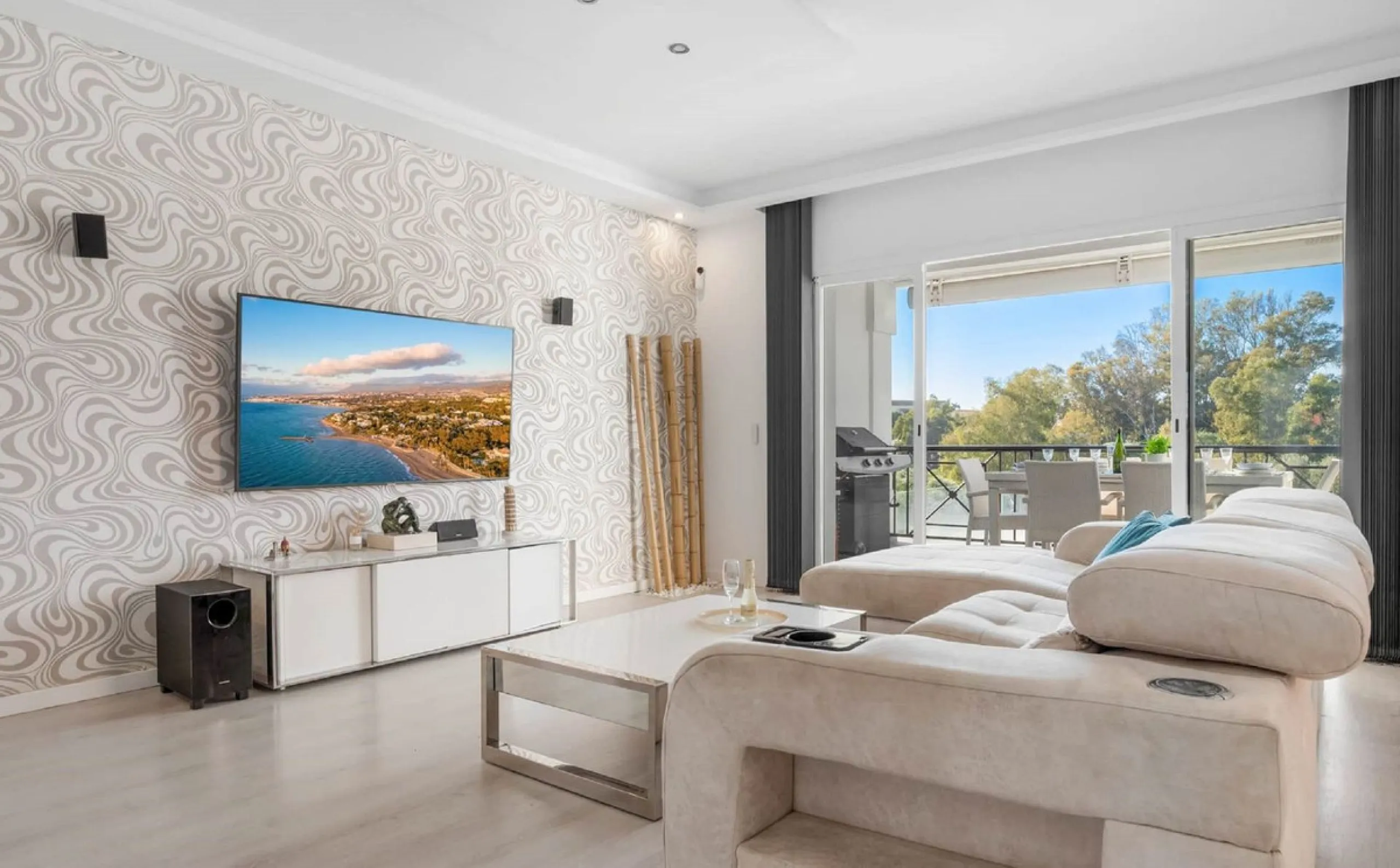 House - Semi-Detached House в продаже в Marbella, Málaga. В доме 6 спален и 4 ванных комнат. Площадь дома 358 м²