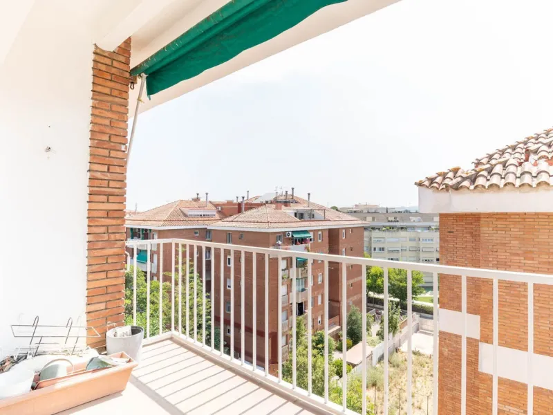 Piso de 3 dormitorios en la última planta, situado en la zona Centre-Estació de Sant Cugat, Barcelona