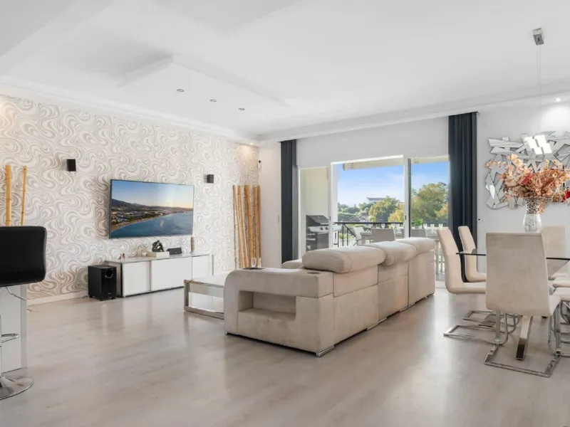 House - Semi-Detached House в продаже в Marbella, Málaga. В доме 6 спален и 4 ванных комнат. Площадь дома 358 м²