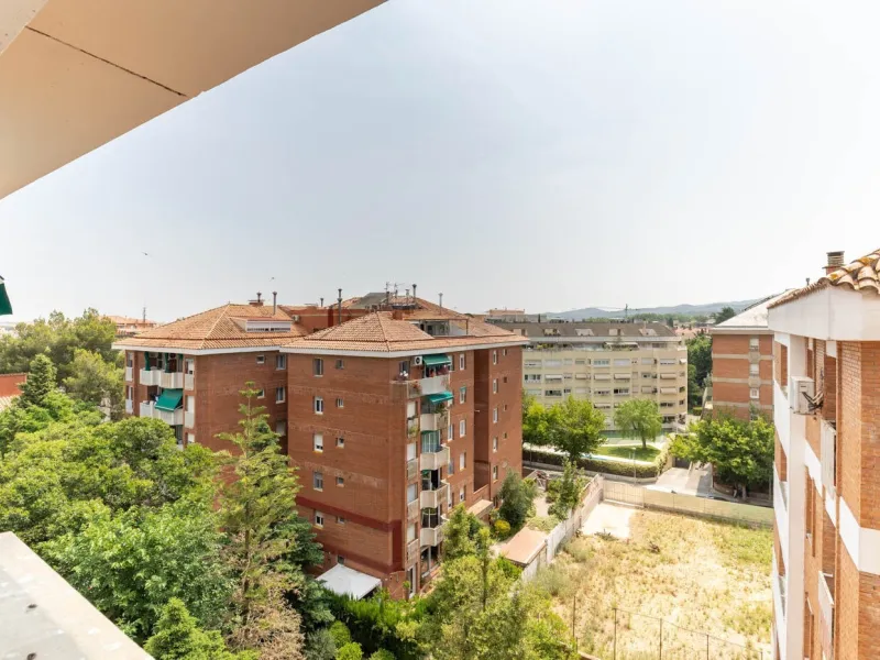Piso de 3 dormitorios en la última planta, situado en la zona Centre-Estació de Sant Cugat, Barcelona