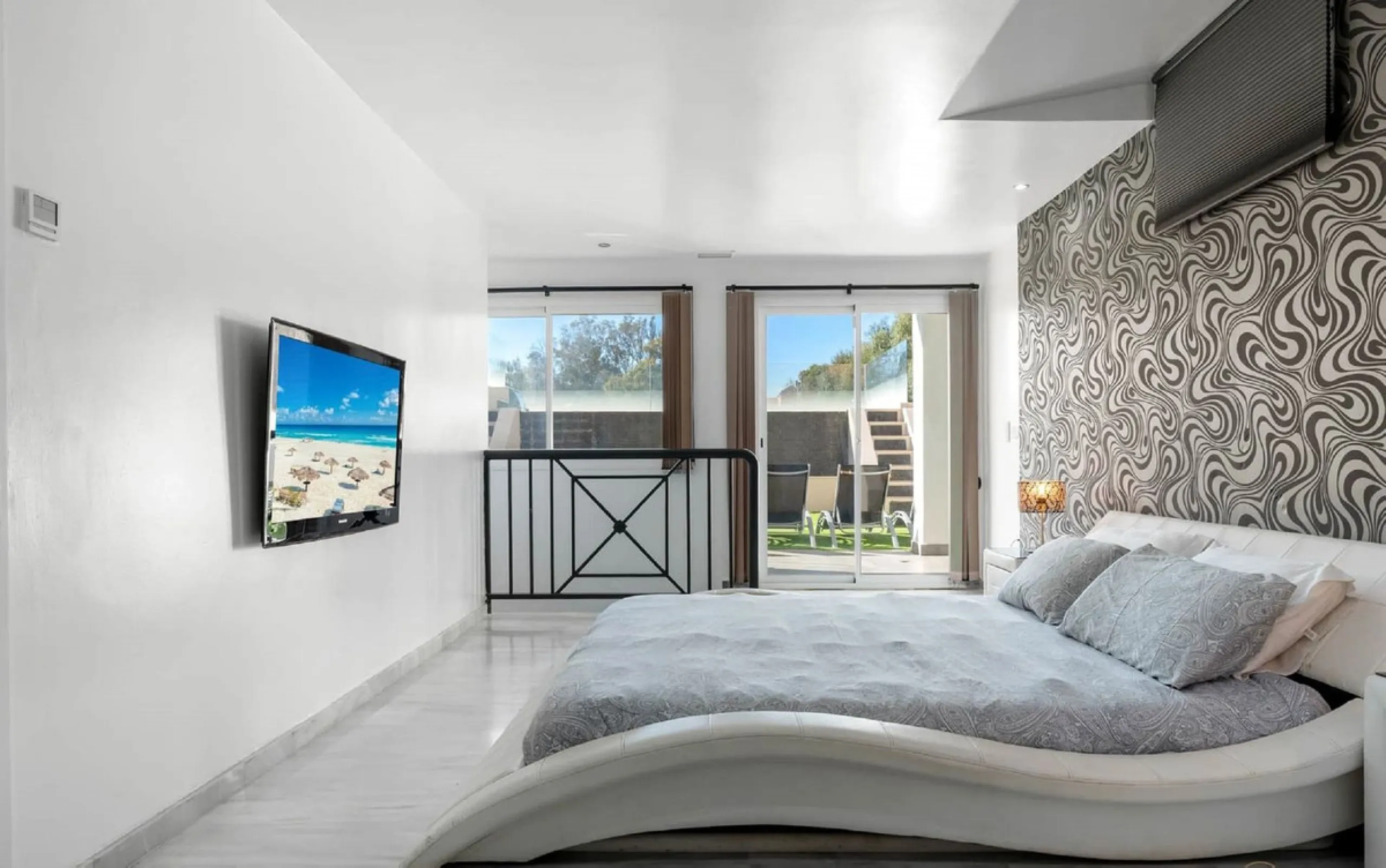 House - Semi-Detached House в продаже в Marbella, Málaga. В доме 6 спален и 4 ванных комнат. Площадь дома 358 м²