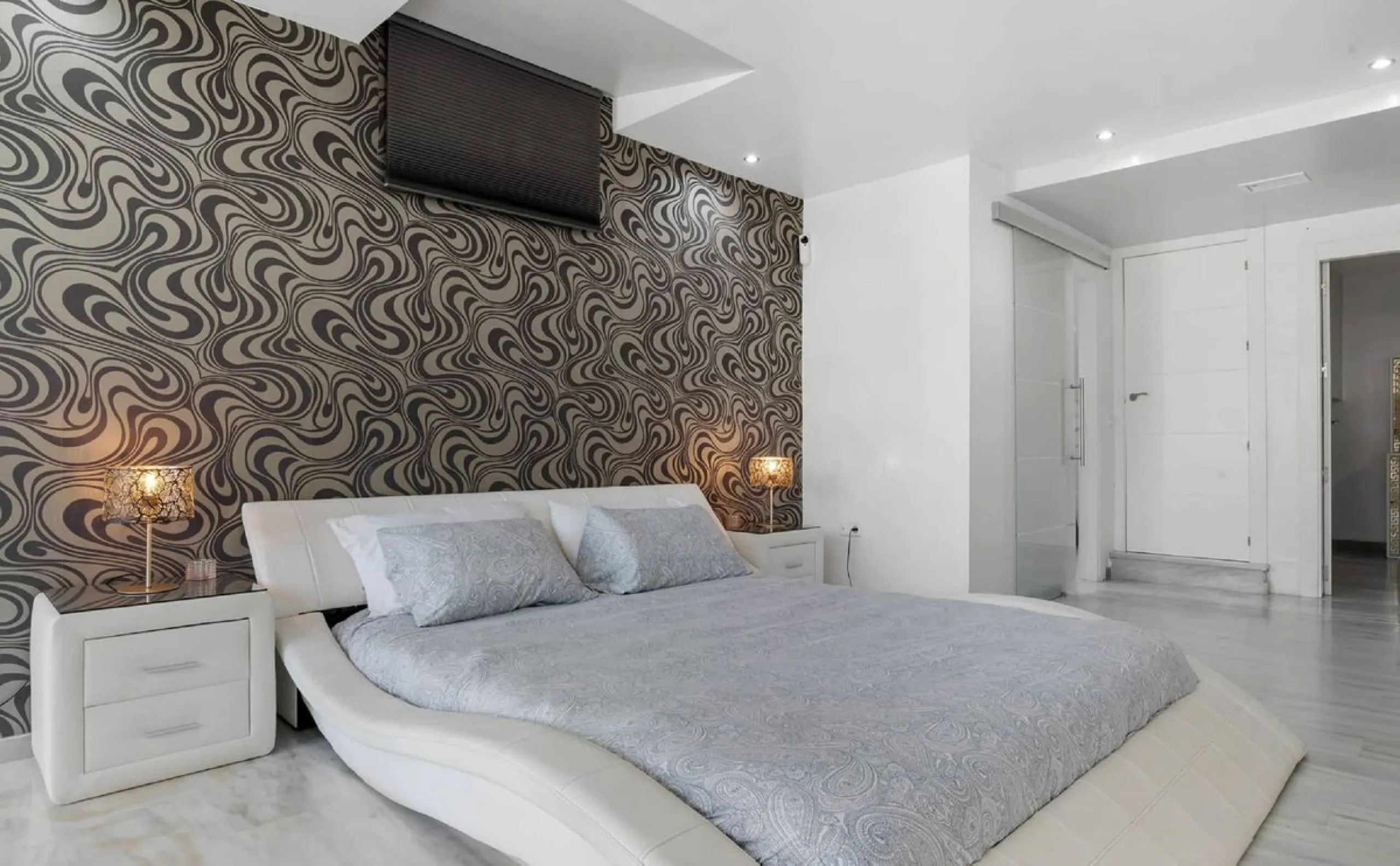 House - Semi-Detached House в продаже в Marbella, Málaga. В доме 6 спален и 4 ванных комнат. Площадь дома 358 м²