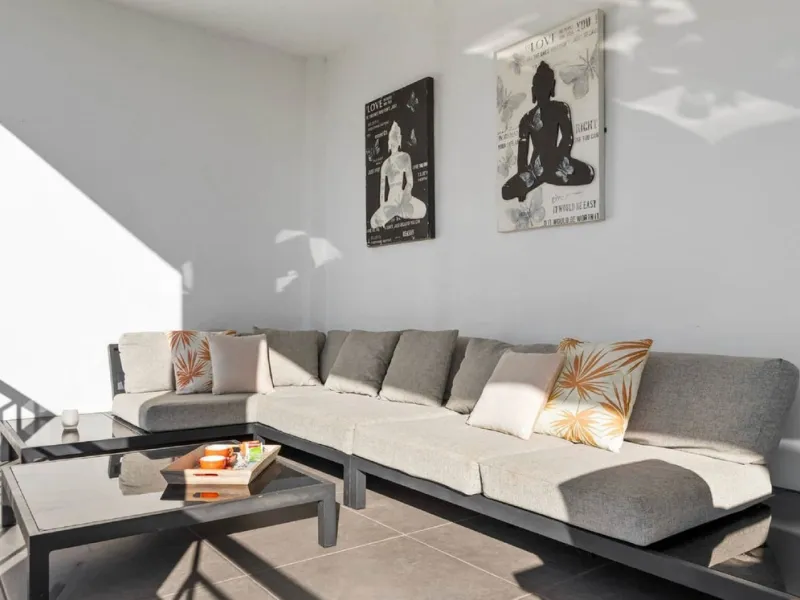 House - Semi-Detached House в продаже в Marbella, Málaga. В доме 6 спален и 4 ванных комнат. Площадь дома 358 м²