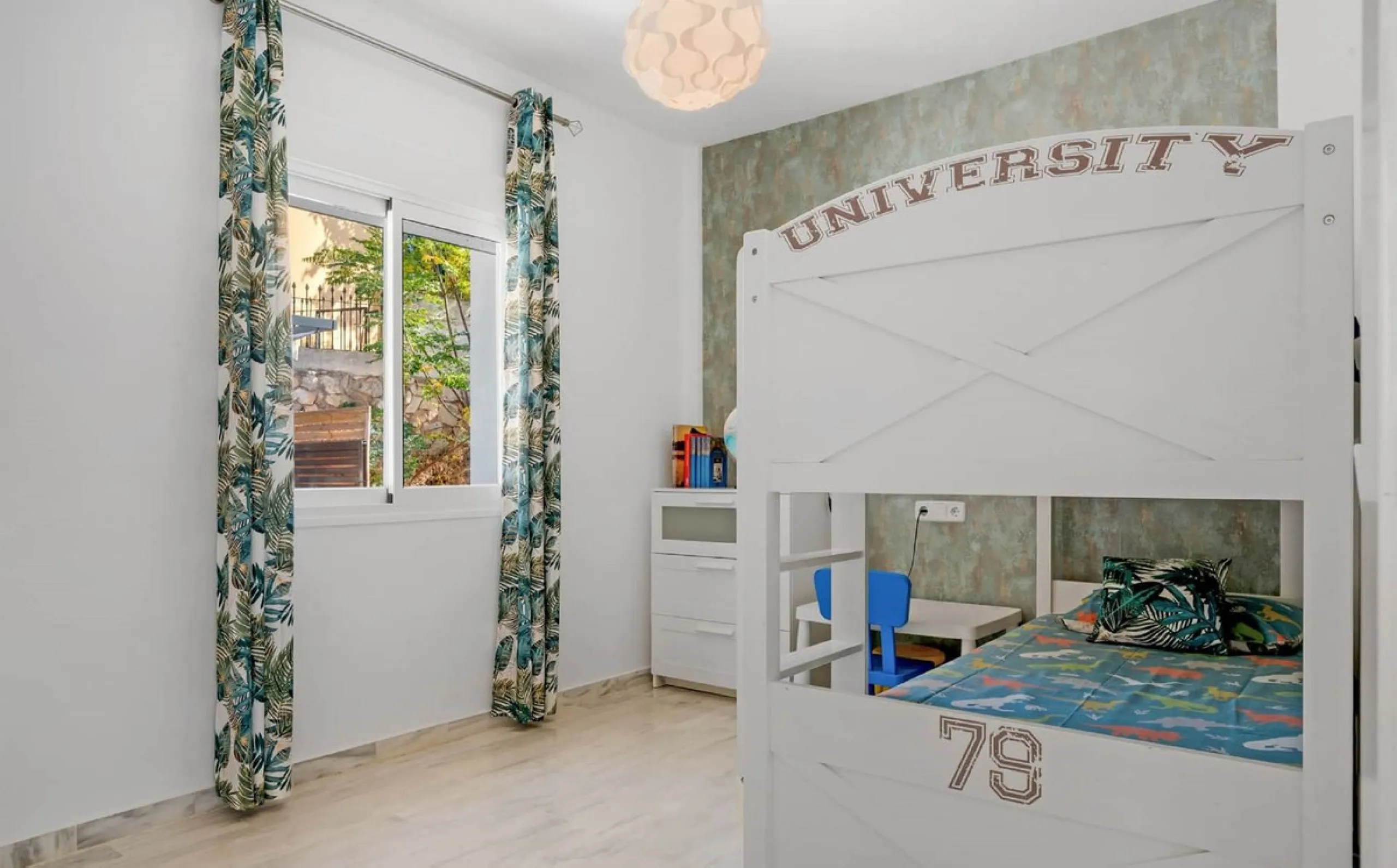 House - Semi-Detached House в продаже в Marbella, Málaga. В доме 6 спален и 4 ванных комнат. Площадь дома 358 м²