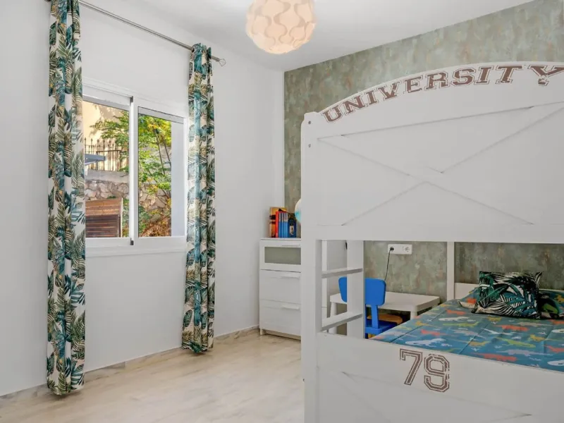 House - Semi-Detached House в продаже в Marbella, Málaga. В доме 6 спален и 4 ванных комнат. Площадь дома 358 м²