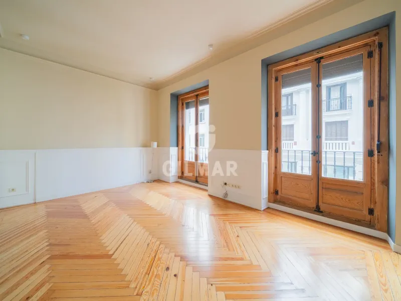 Apartment in Cortes - Madrid