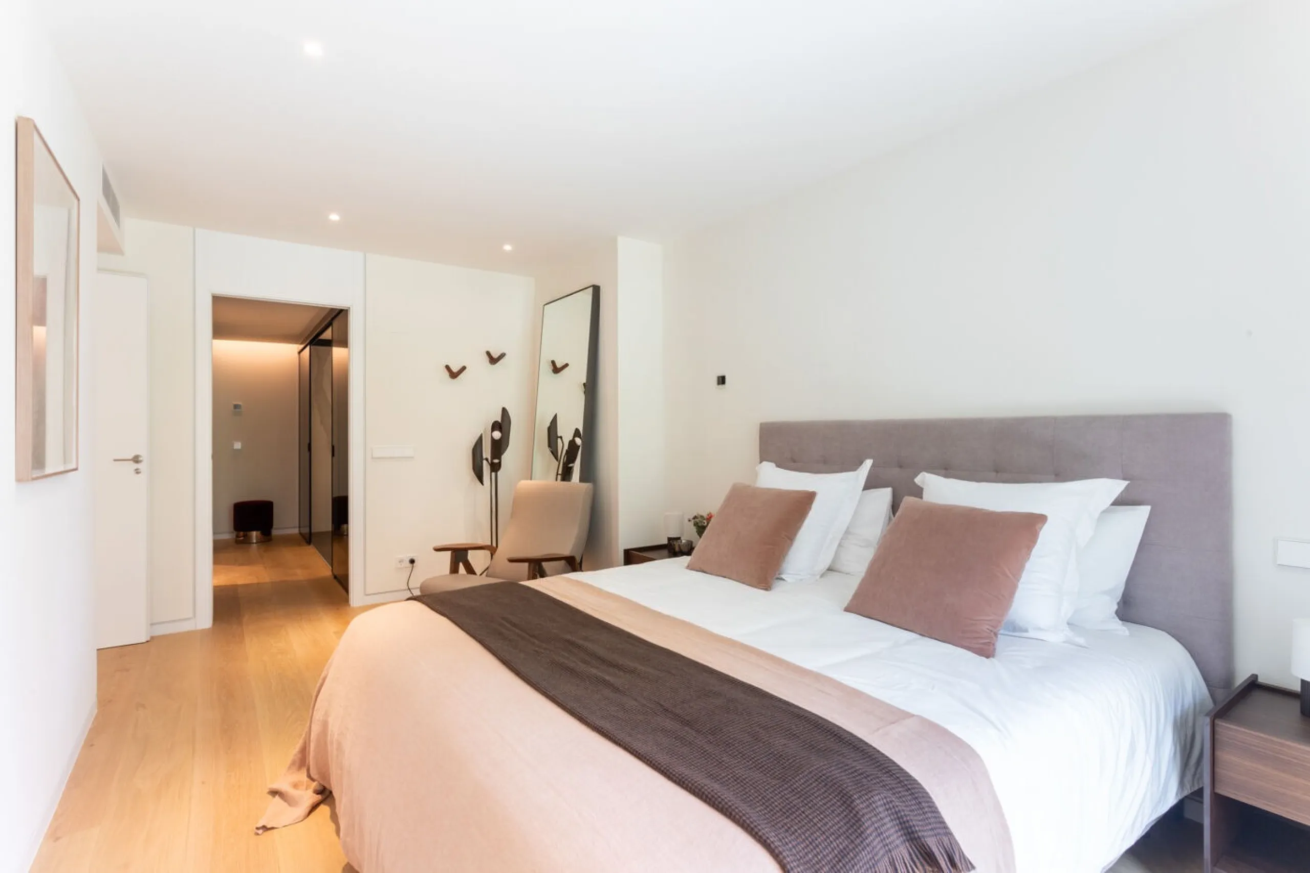 Premium Apartments in Eixample Near Passeig de Gracia, Barcelona
